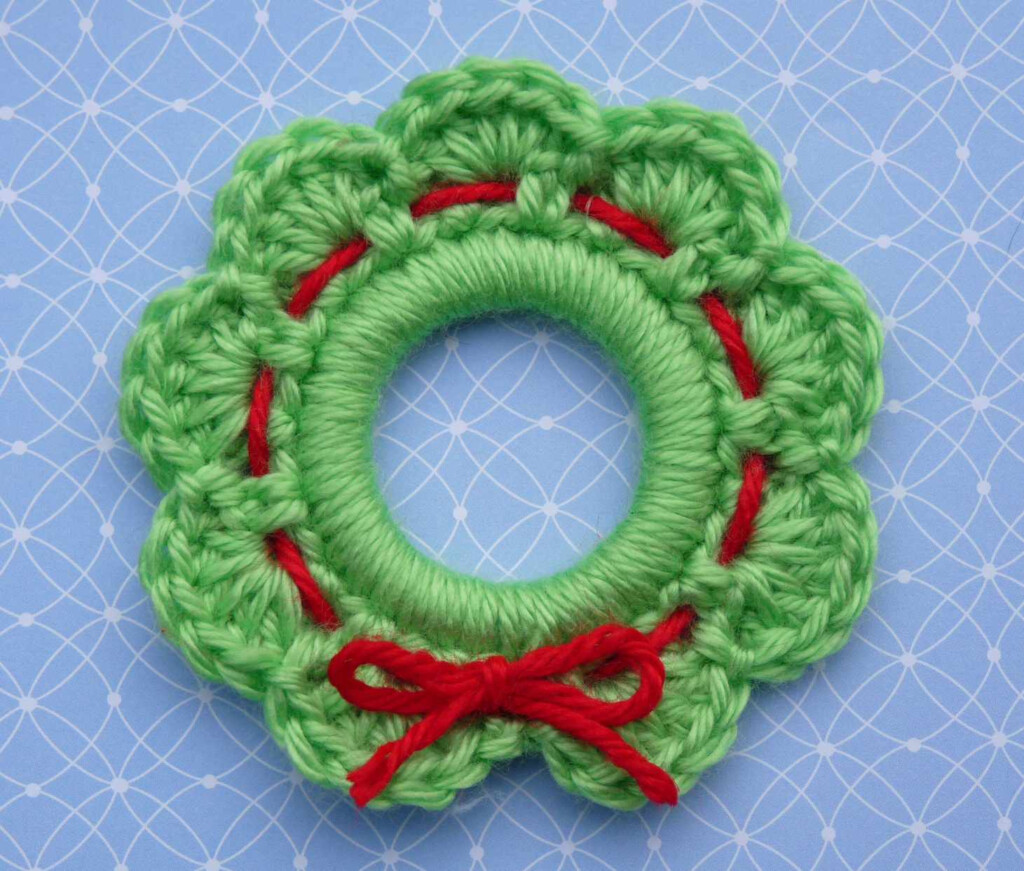 17 Fun and Pretty Crochet Wreath Patterns