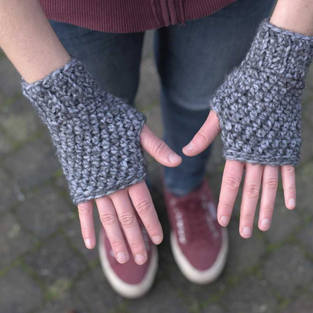 25 Free Easy Fingerless Gloves Crochet Patterns Blue Star Crochet