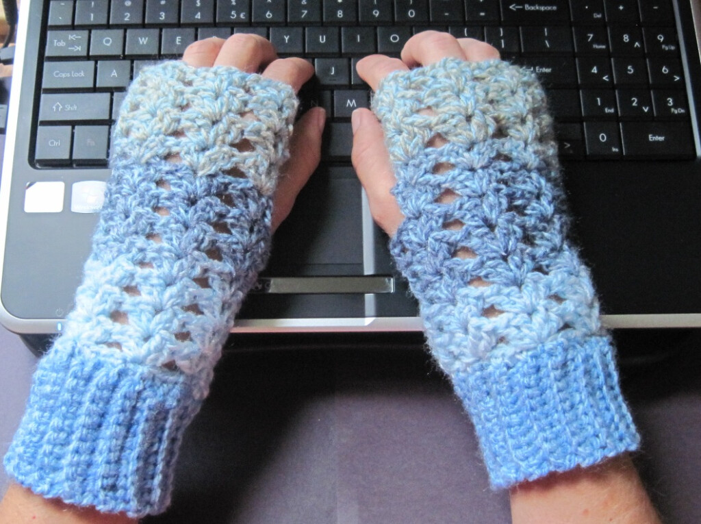 CROCHET FINGERLESS GLOVES FREE PATTERN Crochet For Beginners