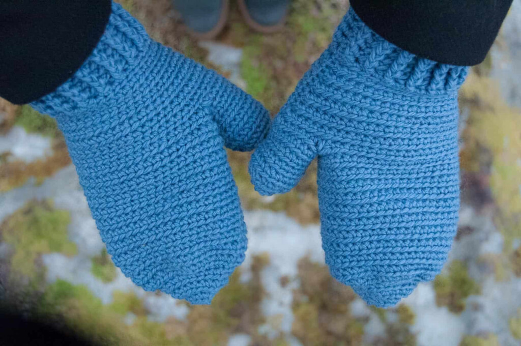 Easy Warm Winter Mittens FREE Crochet Pattern